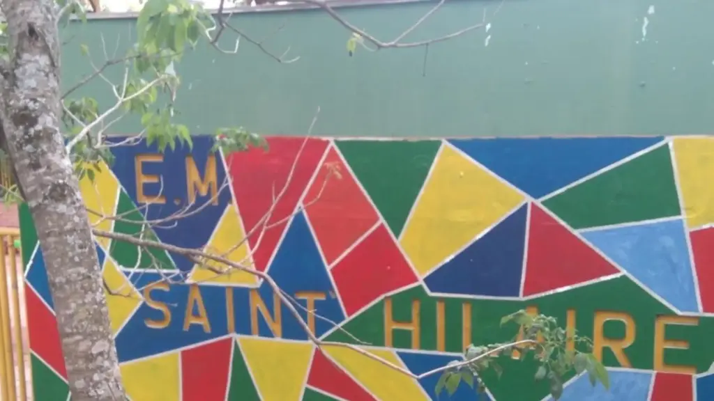 Funcionária da limpeza de uma escola municipal de Porto Alegre, que havia abandonado os estudos, voltou à EJA na mesma unidade, fez magistério e História, passou em seis concursos e retornou anos depois como professora no lugar onde tudo começou