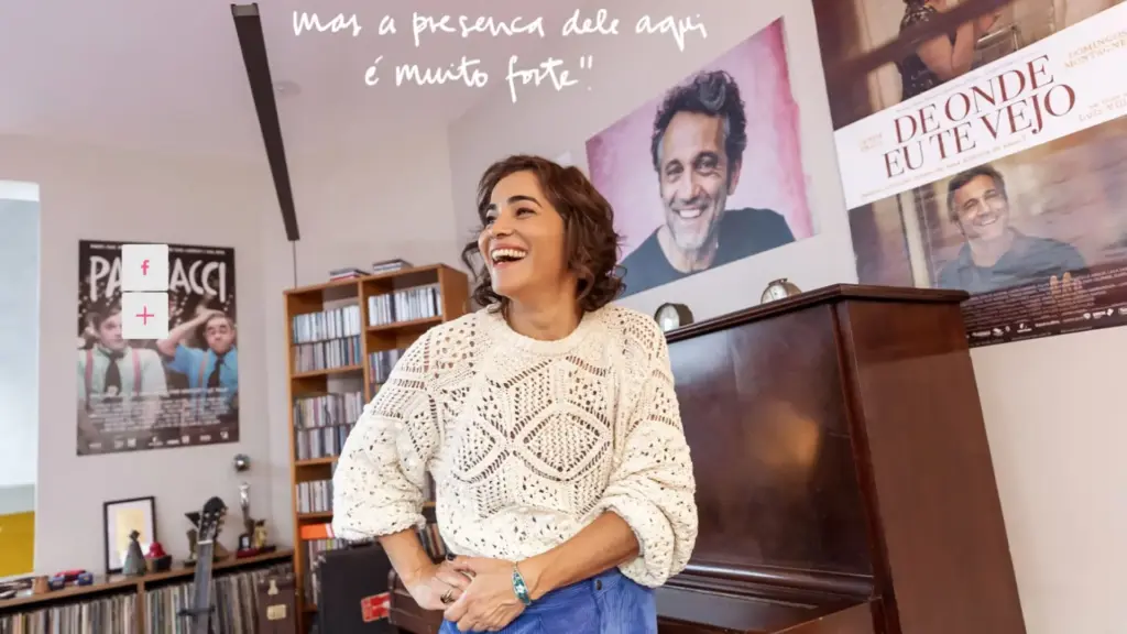 Após perder Domingos Montagner aos 54 anos, Luciana Lima concluiu a reforma da casa que o casal havia escolhido, reuniu objetos trazidos de viagens e transformou cada cômodo em um refúgio onde os três filhos ainda encontram a presença e a memória do pai Após perder Domingos Montagner aos 54 anos, Luciana Lima concluiu a reforma da casa que o casal havia escolhido, reuniu objetos trazidos de viagens e transformou cada cômodo em um refúgio onde os três filhos ainda encontram a presença e a memória do pai