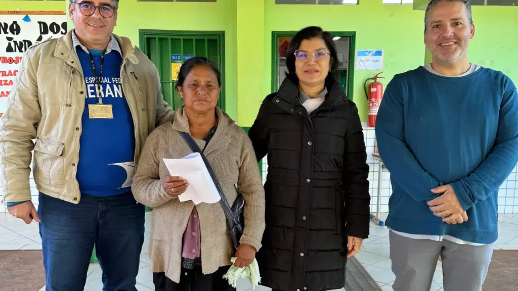 Moradora de aldeia que não fala português recebeu ajuda de um estudante indígena para entender que havia conseguido sua aposentadoria rural; durante mutirão da Justiça Federal, Vilma ouviu em guarani as informações sobre o benefício reconhecido, em Mato Grosso do Sul