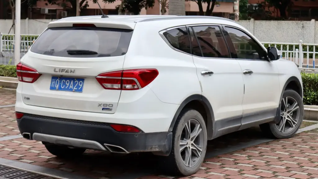 Mais barato que um Fiat Argo 0 km, carro com capacidade para 7 ocupantes, motor 2.0 turbo de 184 cv, câmbio automático de 6 marchas, seis airbags, teto solar e painel digital, o Lifan X80 VIP 2019 surpreende pelo porte, potência e custo-benefício