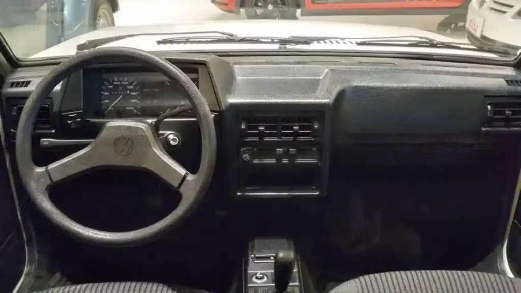 Carro da Volkswagen com motor interminável, apenas 63 km rodados e 38 anos de história esconde detalhe surpreendente que o faz valer mais que T-Cross, Renegade e Creta novos