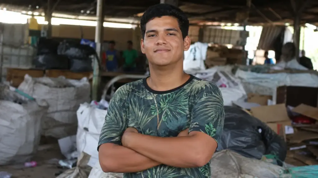 Filho de catadores cresceu na periferia de Belém, deixou a faculdade para ajudar a família, trabalhava recolhendo recicláveis, estudava com livros doados até 23h e, aos 22 anos, passou em 2º lugar em Medicina na UFPA