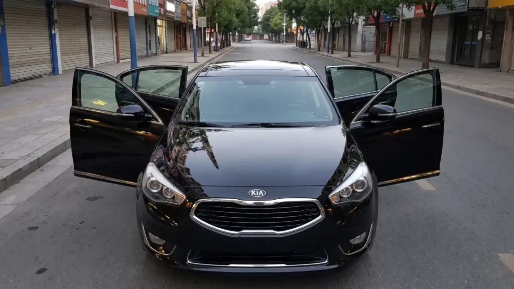 Quase R$ 36 mil mais barato que um HB20 Limited 0 km: Kia Cadenza 2012 tem quase 5 metros de comprimento, V6 3.5 de 290 cv, câmbio automático de 6 marchas e luxo de sedã executivo por cerca de R$ 59,3 mil