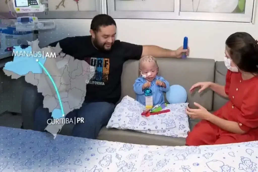 Mãe que perdeu três filhos para a mesma doença atravessa mais de 4 mil km, de Manaus a Curitiba, para salvar o caçula de 2 anos desenganado pelos médicos e a irmã de 1 ano fecha a travessia doando a medula