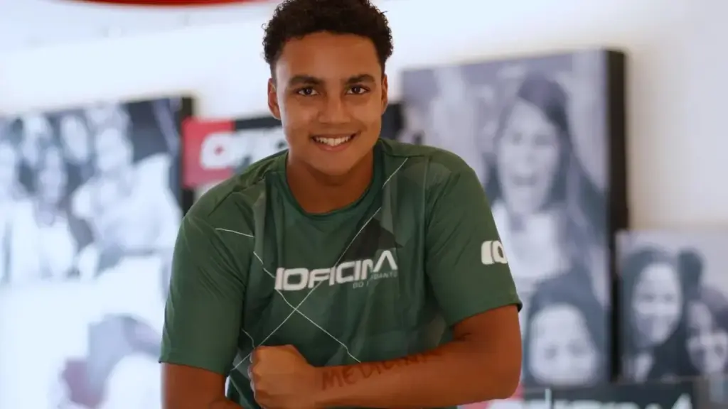 Aluno de escola pública larga o emprego para tentar Medicina, concilia ensino médio, curso técnico e cursinho, estuda até no ônibus e chega a atravessar madrugadas resolvendo questões: aos 19 anos, Matheus completa cerca de 7 mil exercícios e conquista vagas na USP e na Unicamp