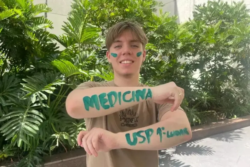 Aluno de escola pública de Taboão da Serra e bolsista de cursinho, um jovem estudou 12 horas por dia, viu o Provão Paulista como sua última esperança e passou em 1º lugar em Medicina na USP