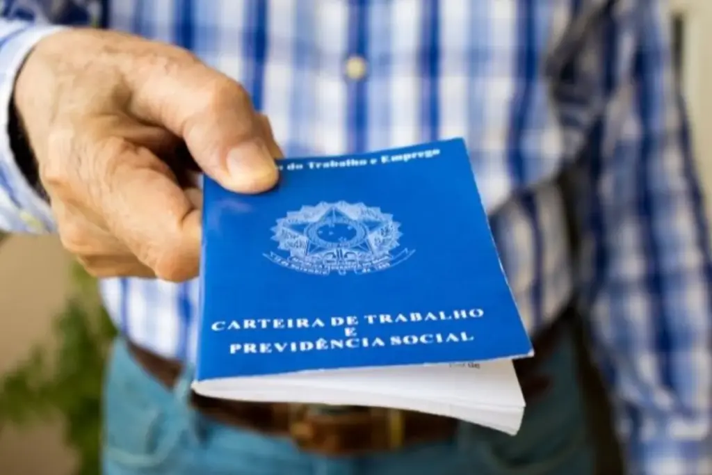 O INSS pode estar devendo dinheiro a quem já recebeu auxílio-doença, análise de dez direitos pode revelar benefício não concedido, estabilidade, reabilitação e valores atrasados que muitos segurados desconhecem depois da alta e só descobrem ao revisar o próprio caso