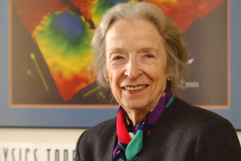 Órfã de pai antes de nascer e criada só pela mãe, tornou-se a primeira mulher a se doutorar em física em Cambridge, empilhou 44 camadas de uma molécula cada sobre o vidro e criou o vidro invisível que quase não reflete a luz