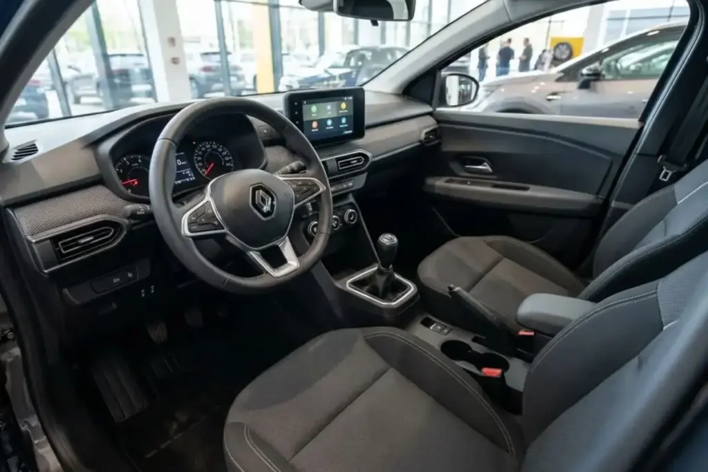 Para colocar um SUV abaixo de R$ 100 mil, a Renault tirou 43 kg do Kardian, baixou o carro seis centímetros ao remover o rack de teto, adotou rodas de aço de 15 polegadas e alongou a relação do câmbio em 11%, criando o Vibe de R$ 99.990 Para colocar um SUV abaixo de R$ 100 mil, a Renault tirou 43 kg do Kardian, baixou o carro seis centímetros ao remover o rack de teto, adotou rodas de aço de 15 polegadas e alongou a relação do câmbio em 11%, criando o Vibe de R$ 99.990