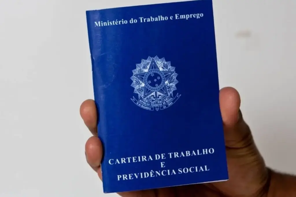 Presidente afirmou que ninguém vai querer ser CLT se o Brasil não avançar na escala de trabalho, avaliação feita enquanto a PEC que reduz a jornada de 44 para 40 horas semanais aguarda análise da CCJ do Senado na quarta-feira (2) Presidente afirmou que ninguém vai querer ser CLT se o Brasil não avançar na escala de trabalho, avaliação feita enquanto a PEC que reduz a jornada de 44 para 40 horas semanais aguarda análise da CCJ do Senado na quarta-feira (2)