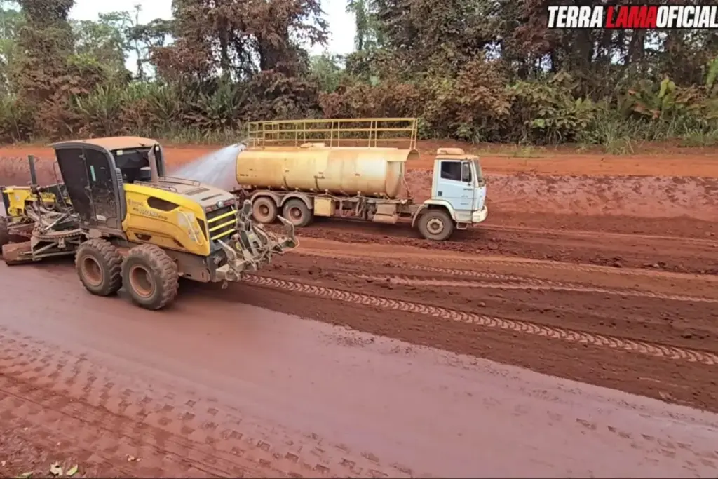 Rapaz entrou na região com 18 anos esperando o asfalto da Transamazônica e hoje está com 50 sem ver nada, enquanto a rodovia que liga a capital nacional do cacau segue recebendo apenas obras emergenciais de aterro em pontos críticos
