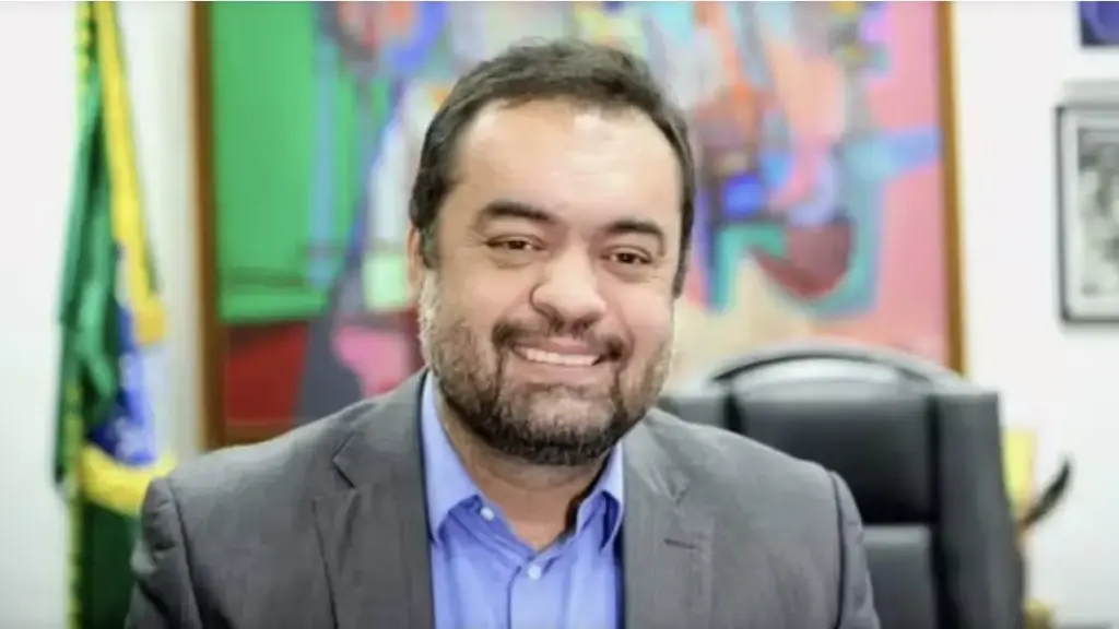 Cláudio Castro é alvo de buscas da PF na Operação Sem Refino 2, sobre fraude em licenças ambientais da Refit