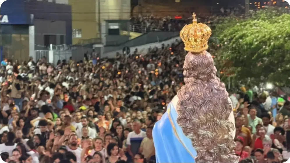 Procissão de Nossa Senhora da Glória reúne 50 mil pessoas em Cruzeiro