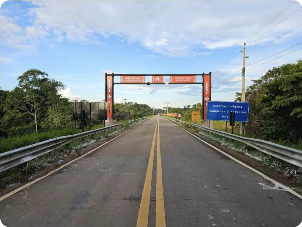 Indígenas interditam BR-364 em Cruzeiro por melhorias em acessos às aldeias