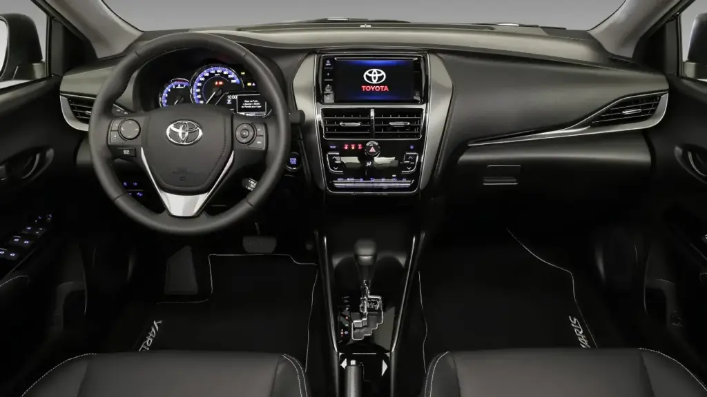 Custando quase o valor de um Kwid 0 km: com porta-malas de 473 litros, motor 1.5 flex de até 110 cv, câmbio automático CVT com sete marchas simuladas, sete airbags, teto solar e consumo de até 14,5 km/l, o Toyota Yaris Sedan XLS 2020 surpreende pela confiabilidade, economia e valorização Custando quase o valor de um Kwid 0 km: com porta-malas de 473 litros, motor 1.5 flex de até 110 cv, câmbio automático CVT com sete marchas simuladas, sete airbags, teto solar e consumo de até 14,5 km/l, o Toyota Yaris Sedan XLS 2020 surpreende pela confiabilidade, economia e valorização