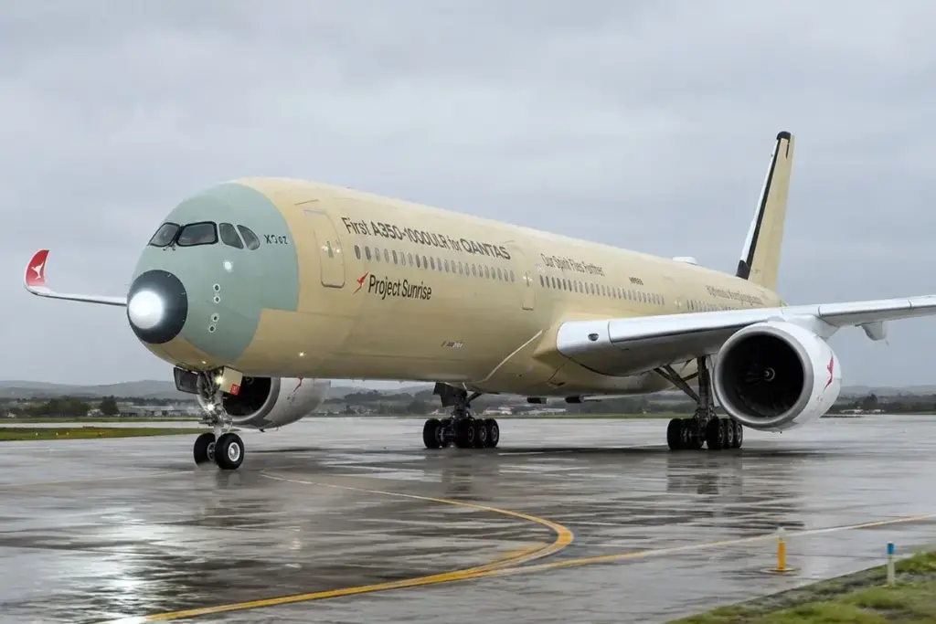 Tripulação decolou de Melbourne e só pousou na França 24 horas e 24 minutos depois, voo de 23 mil quilômetros acompanhado ao vivo por 3,6 milhões de pessoas que abre caminho para a rota comercial mais longa do mundo Tripulação decolou de Melbourne e só pousou na França 24 horas e 24 minutos depois, voo de 23 mil quilômetros acompanhado ao vivo por 3,6 milhões de pessoas que abre caminho para a rota comercial mais longa do mundo