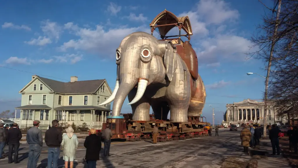 Uma construção em forma de elefante foi criada para atrair compradores de terrenos em 1881, pesou 90 toneladas e acabou transformada em patrimônio histórico Uma construção em forma de elefante foi criada para atrair compradores de terrenos em 1881, pesou 90 toneladas e acabou transformada em patrimônio histórico