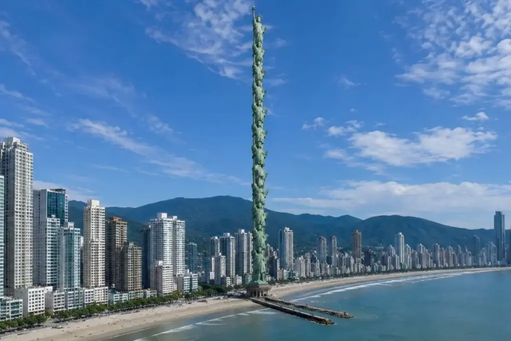 Uma construtora quer erguer na cidade do metro quadrado mais caro do Brasil uma torre de 557 metros que passaria o Senna Tower e equivale a quase dez estátuas da Havan empilhadas, e o projeto de R$ 300 milhões esconde uma sacada de vidro no topo Uma construtora quer erguer na cidade do metro quadrado mais caro do Brasil uma torre de 557 metros que passaria o Senna Tower e equivale a quase dez estátuas da Havan empilhadas, e o projeto de R$ 300 milhões esconde uma sacada de vidro no topo