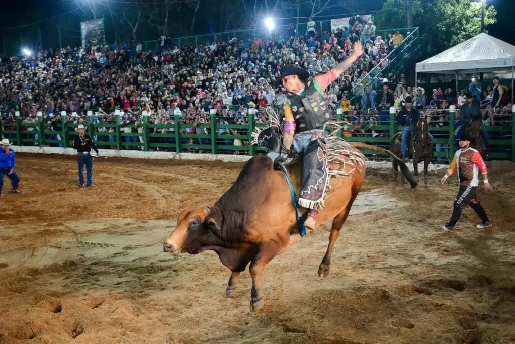 Arena em Festa: Rodeio da Expoacre 2026 abre temporada de montarias nesta segunda-feira Arena em Festa: Rodeio da Expoacre 2026 abre temporada de montarias nesta segunda-feira