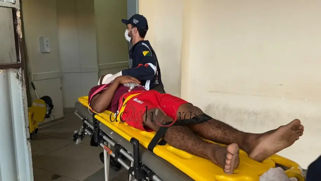 Jovem é atropelado e fica ferido após ser atingido por carro em rua de Rio Branco