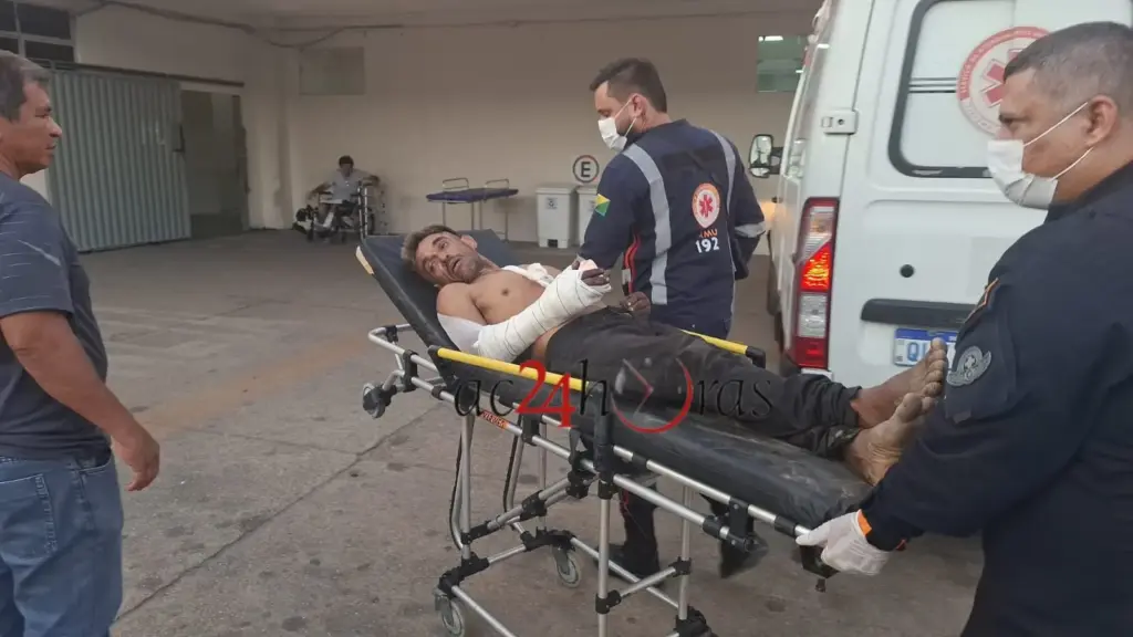 Homem é espancado com barra de ferro após suposto furto de televisão em Rio Branco Homem é espancado com barra de ferro após suposto furto de televisão em Rio Branco