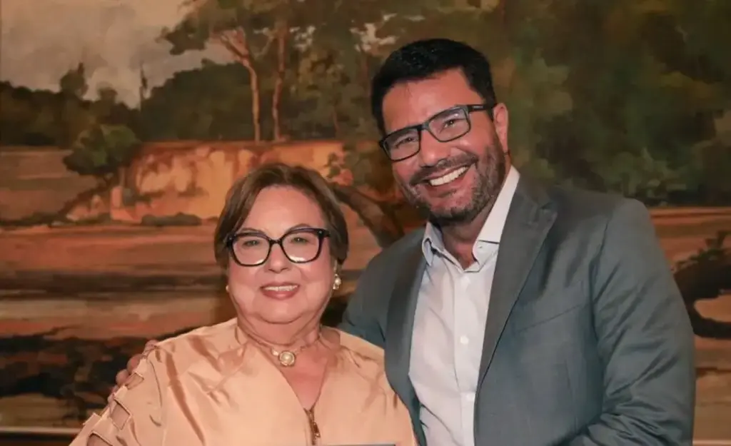 “Carrega o legado do meu tio”: Gladson indica ex-primeira-dama Beatriz Cameli para sua chapa ao Senado