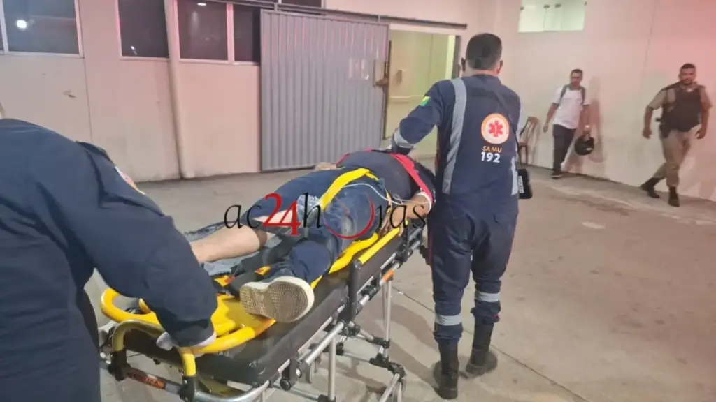 Jovem fica desacordado após ser arremessado de moto em acidente no Joafra