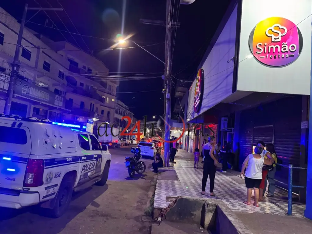 Criminosos armados invadem loja, rendem e agride funcionários e roubam dinheiro e celulares no Bosque