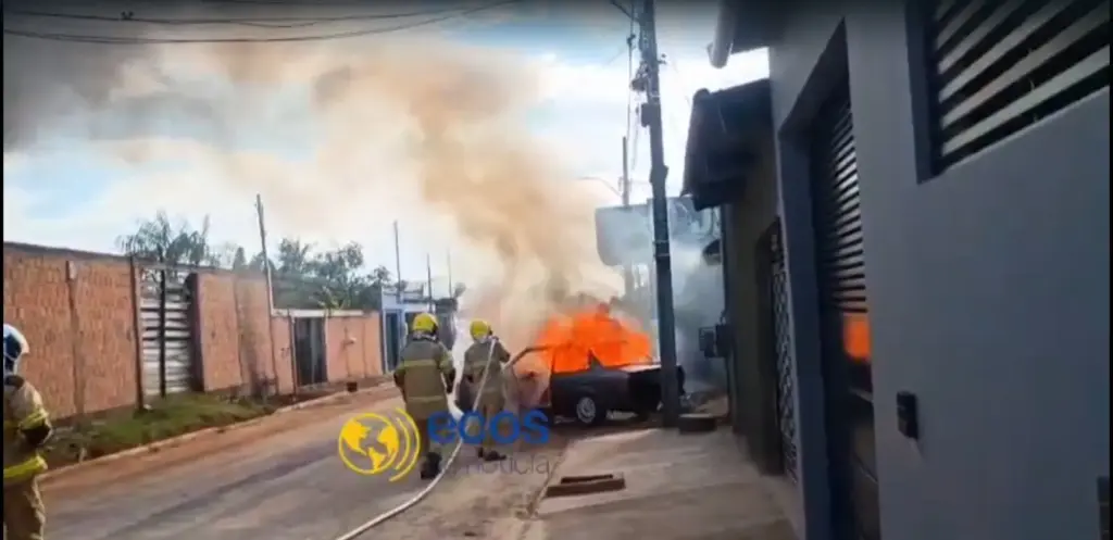 Homem ateia fogo no próprio carro após discussão por término de relacionamento na Baixada da Sobral