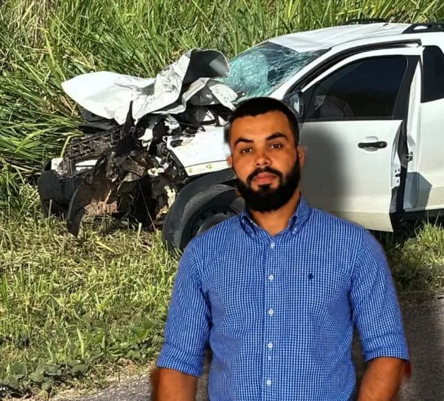 Grave acidente entre carro e moto deixa uma vítima fatal na BR-364, no interior do Acre Grave acidente entre carro e moto deixa uma vítima fatal na BR-364, no interior do Acre