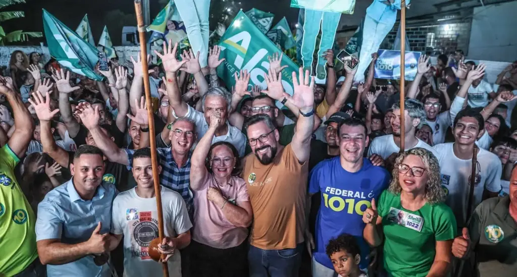 Primeiro comício da chapa de Alan Rick e Rico Leite reúne multidão na capital acreana