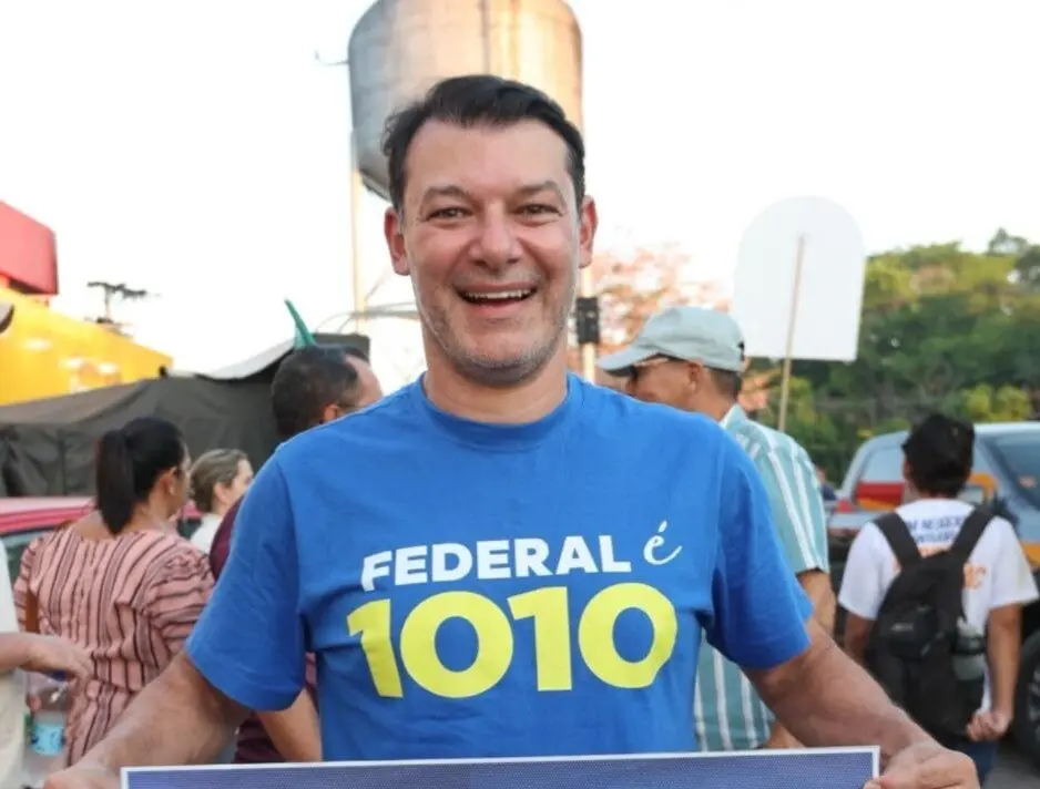 Em adesivaço na capital, Roberto Duarte reforça apoio a Alan Rick e projeta reeleição para a Câmara Federal Em adesivaço na capital, Roberto Duarte reforça apoio a Alan Rick e projeta reeleição para a Câmara Federal