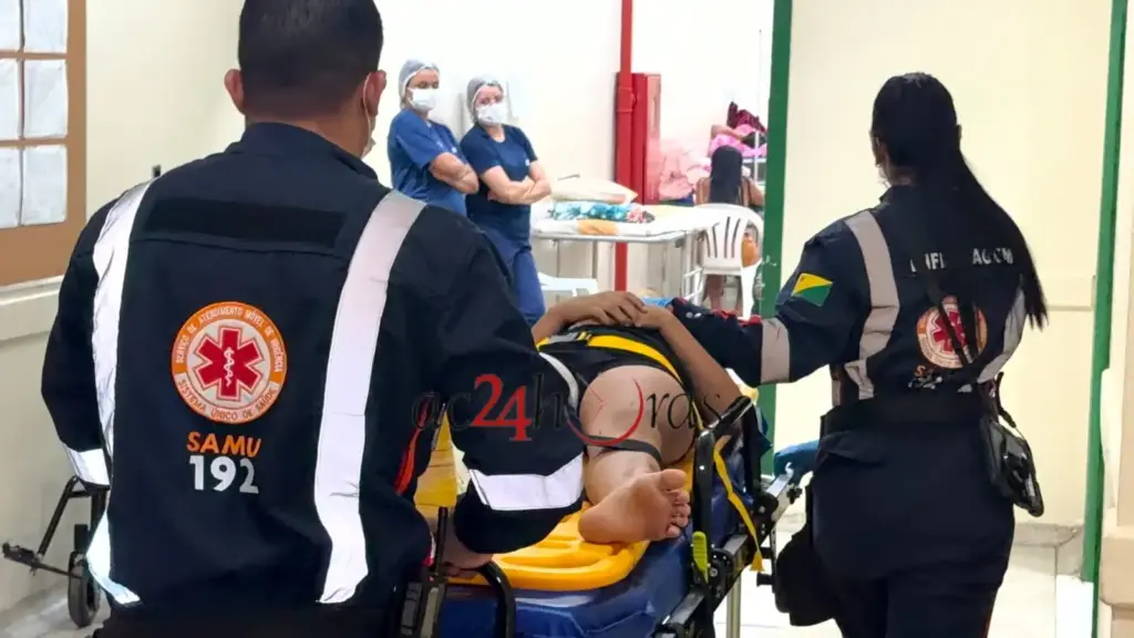 Criança de 11 anos sofre fratura no fêmur e não recebe atendimento inicial no Pronto-Socorro