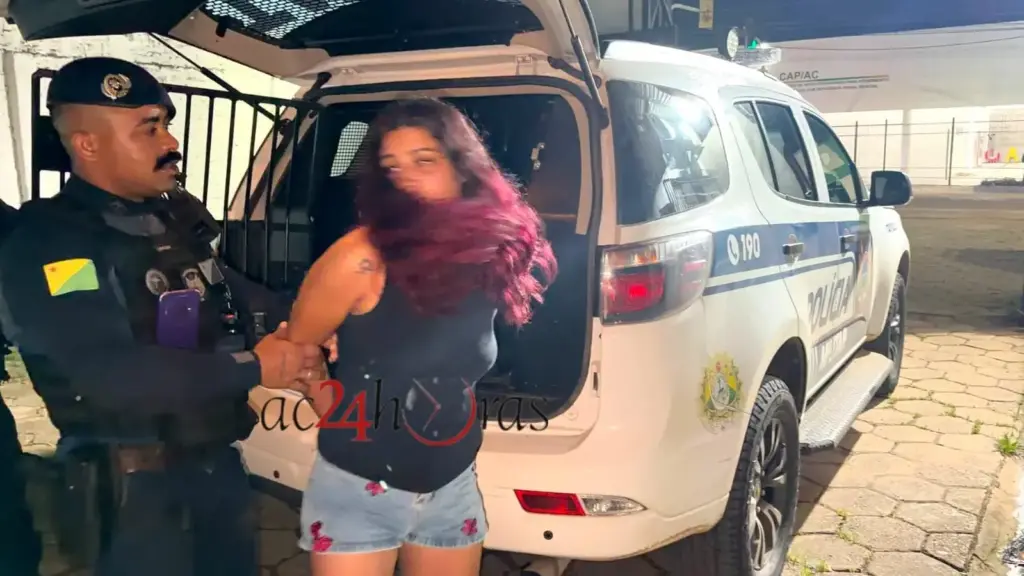 Mulher é detida com drogas e materiais usados no tráfico durante abordagem da Força Tática