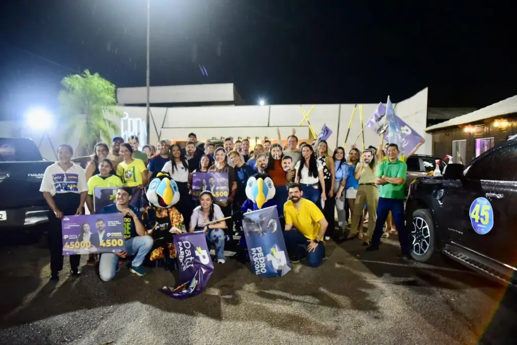 Adesivaço de Pedro Pascoal e Patty Parente reúne centenas de apoiadores em Rio Branco