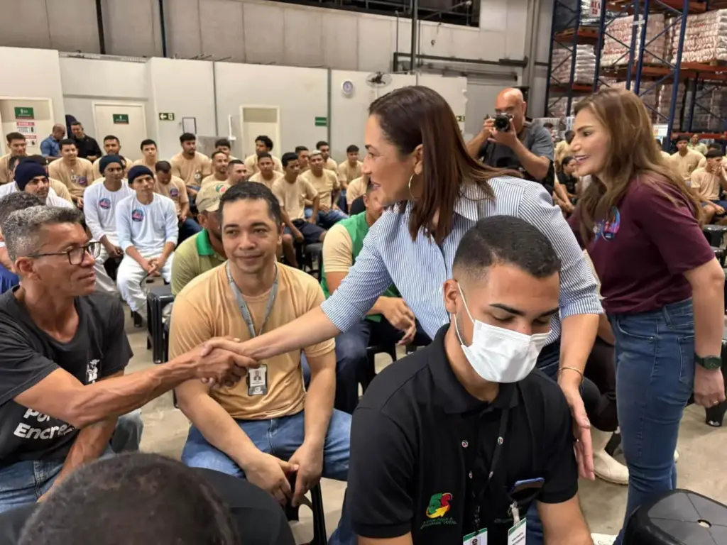 Em agenda corporativa, Mailza, Jéssica Sales e Marcio Bittar visitam centro de distribuição do Arasuper