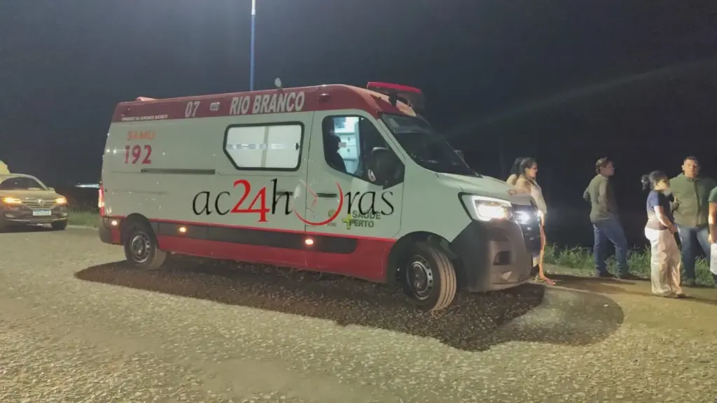 Acidente deixa feridos e dois carros capotados na BR-364, em Rio Branco