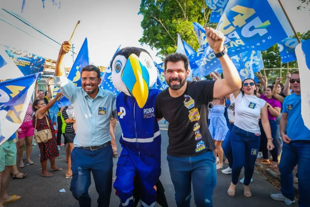 Segundo adesivaço mostra força da campanha de Pedro Pascoal em Rio Branco Segundo adesivaço mostra força da campanha de Pedro Pascoal em Rio Branco