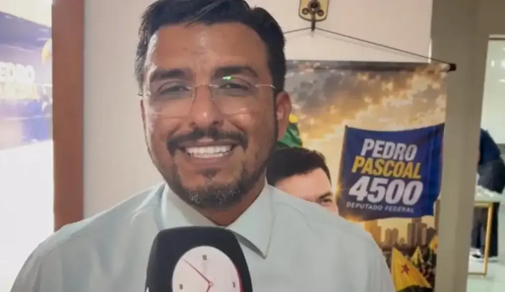 Em adesivaço, Aiache declara apoio a Pedro Pascoal para deputado federal: “campanha pé no chão”