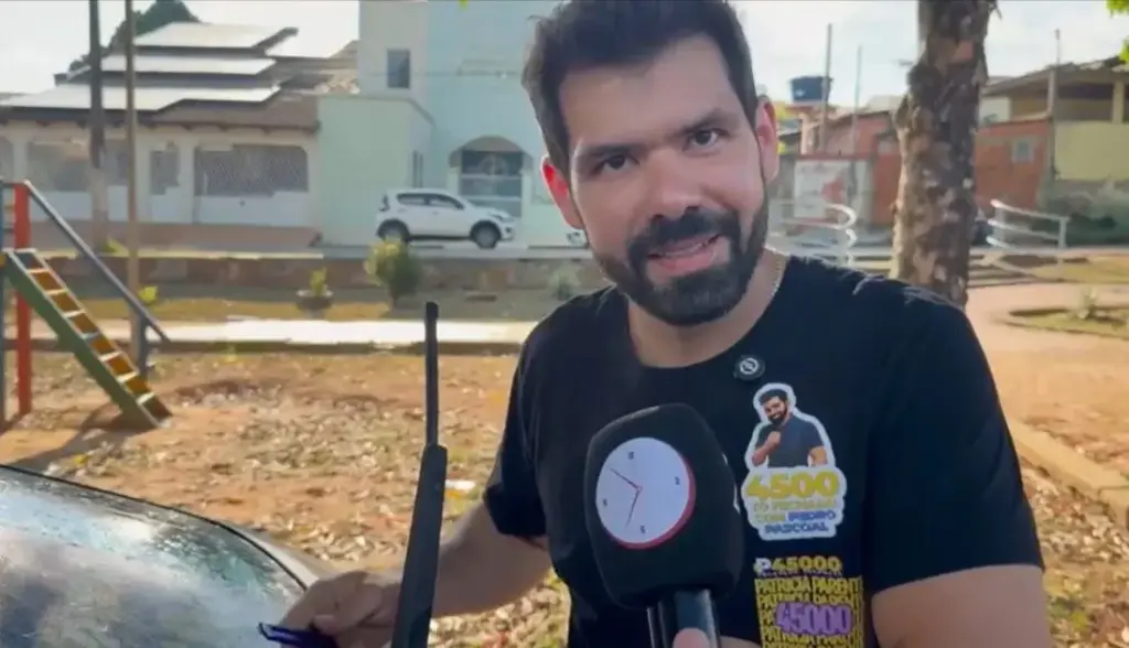 Pedro Pascoal intensifica campanha por vaga na Câmara com adesivaço no Conjunto Tangará Pedro Pascoal intensifica campanha por vaga na Câmara com adesivaço no Conjunto Tangará
