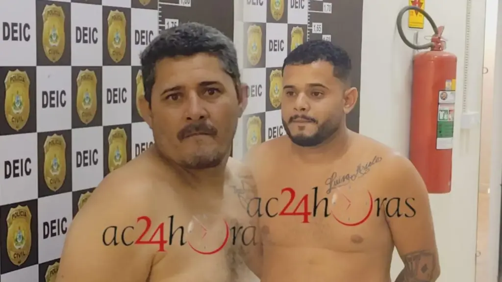 Líder do Comando Vermelho que fugiu durante escolta é recapturado escondido em banheiro de casa no Quixadá; filho também é detido em Rio Branco Líder do Comando Vermelho que fugiu durante escolta é recapturado escondido em banheiro de casa no Quixadá; filho também é detido em Rio Branco
