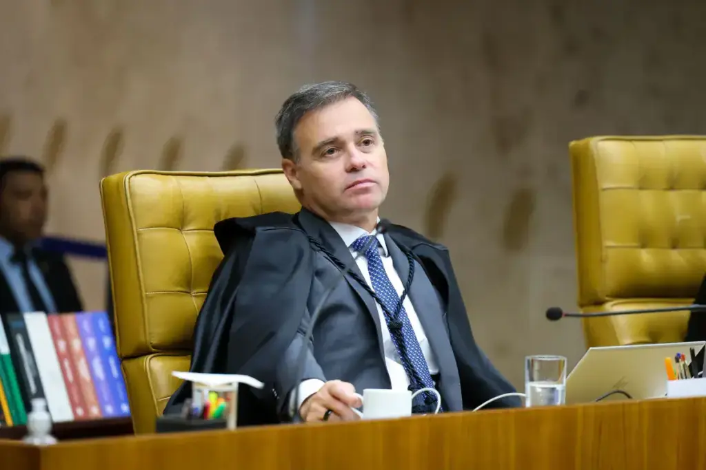 PGR avalia recorrer caso Mendonça mantenha inquérito contra Lulinha no STF