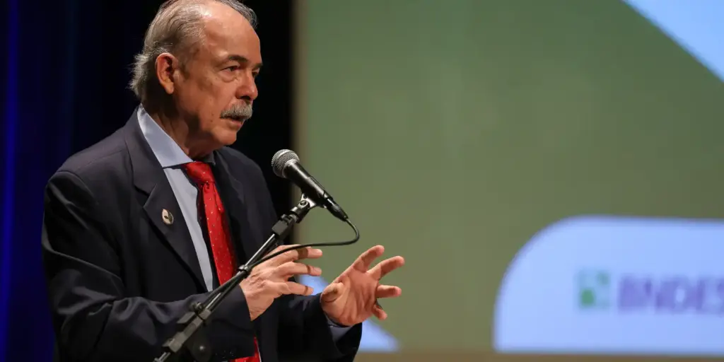 BNDES tem lucro recorde de R$ 9,2 bi no primeiro semestre BNDES tem lucro recorde de R$ 9,2 bi no primeiro semestre