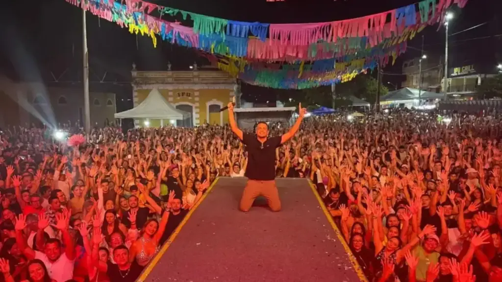 Cantor cearense assume vício em apostas, revela ter perdido R$ 800 mil, vendido equipamentos musicais, deixado músicos sem pagamento e se afastado de amigos e familiares: “Parece que não tem fim”