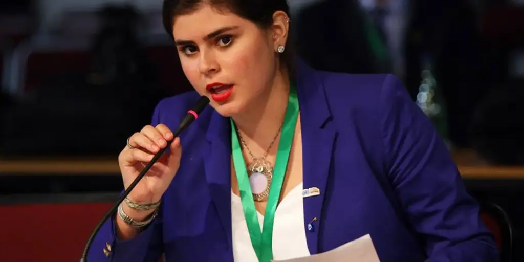 Brasileira defende mais influência dos jovens nas decisões da COP17 Brasileira defende mais influência dos jovens nas decisões da COP17