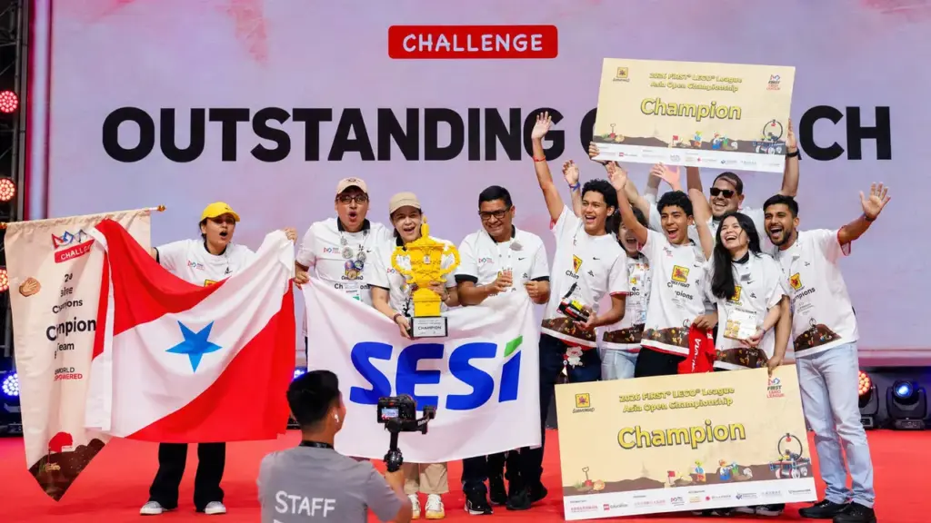 Estudantes do SESI saem de Ananindeua, vencem 160 equipes de 30 países na China e levam o principal prêmio mundial de robótica com projeto que torna a arqueologia acessível