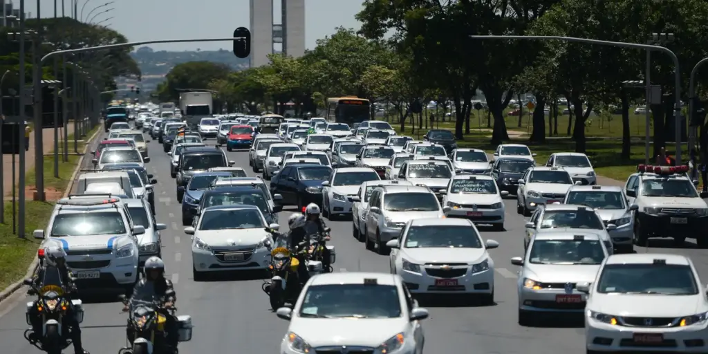 Crédito para carros de aplicativo tem teto elevado para R$ 200 mil