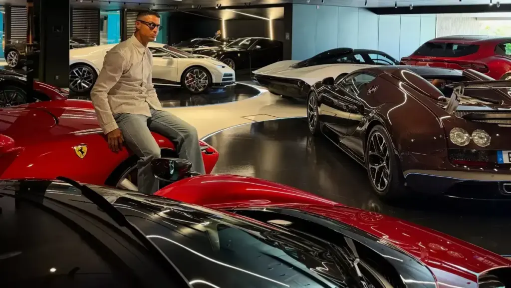 Cristiano Ronaldo ostenta coleção de carros avaliada em R$ 150 milhões