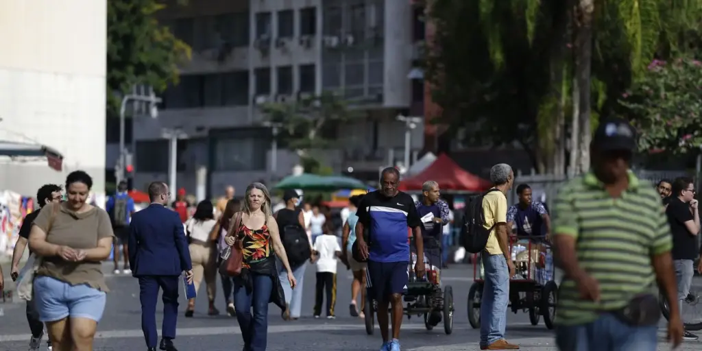 Crescimento populacional caiu para 0,37% em 2026, estima IBGE Crescimento populacional caiu para 0,37% em 2026, estima IBGE