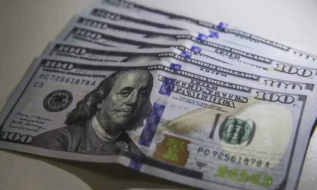 Dólar hoje fecha estável a R$ 5,12, após escolha de vice de Flávio Bolsonaro Dólar hoje fecha estável a R$ 5,12, após escolha de vice de Flávio Bolsonaro
